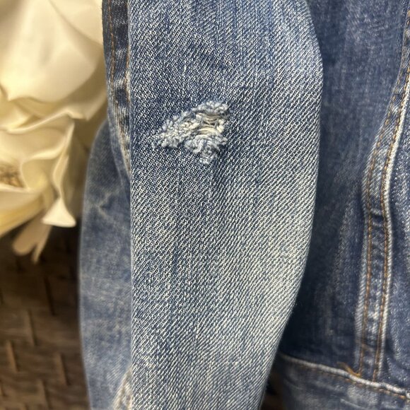 Vintage Levi’s Distressed Denim Jacket Size Medium - Picture 9 of 13